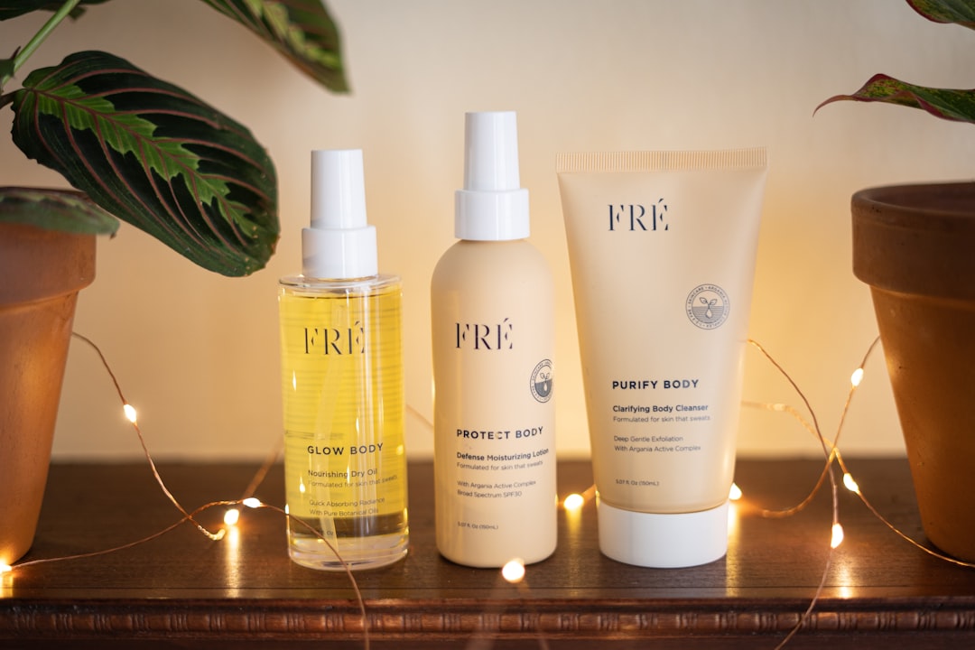 Skincare minimalista: i 3 prodotti che non possono mancare — DermaDea (Photo: Alexandra Tran/Unsplash)