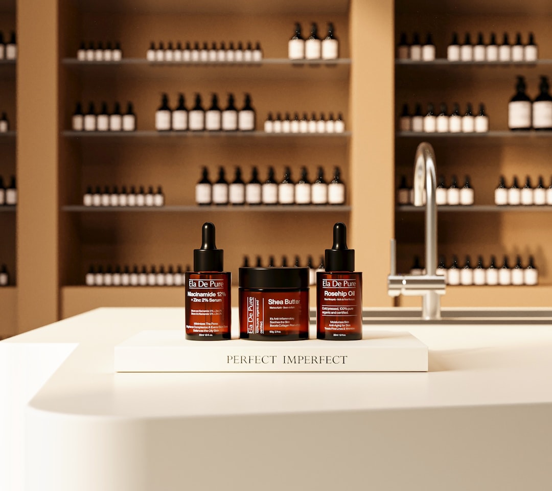 niacinamide-e-vitamina-c-insieme — DermaDea (Photo: Ela De Pure/Unsplash)